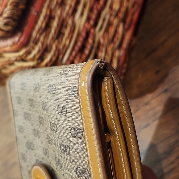 Gucci Micro GG Bi-Fold Wallet - Picture 6 of 14